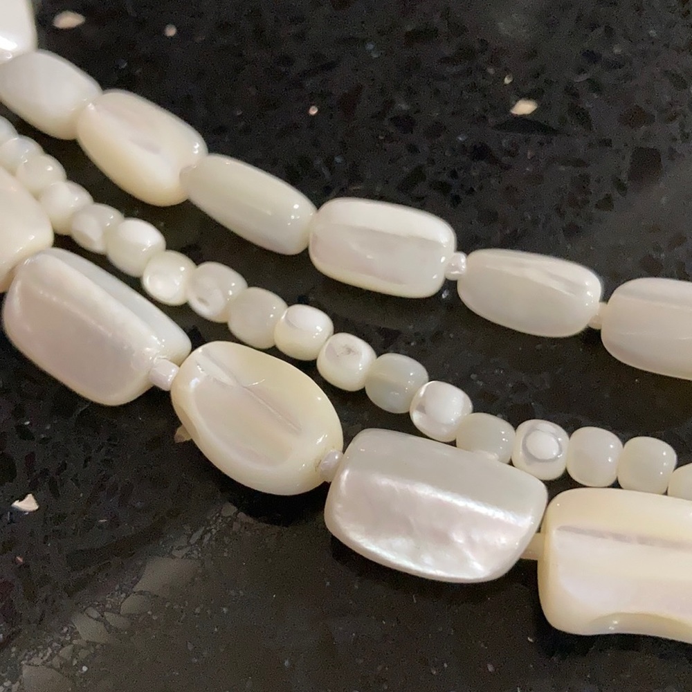 Express 3-Strand Shell Necklace - Picture 2 of 3